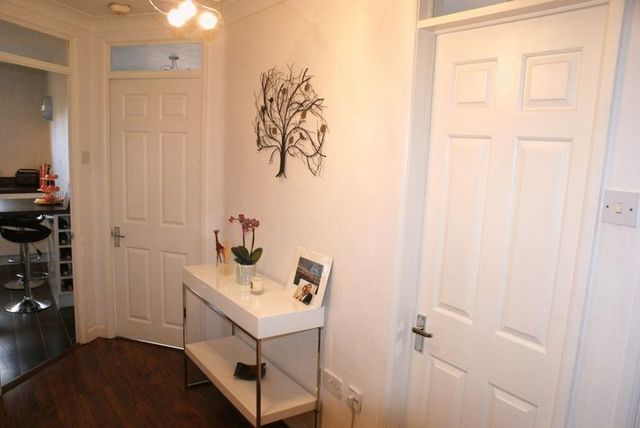  Image of 2 Bedroom Flat for sale at Polehampton Close Twyford Reading, RG10 9RP