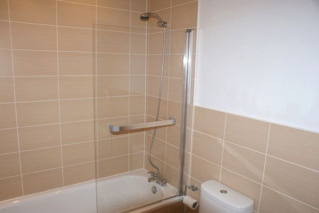 Image of 2 Bedroom Flat for sale at Polehampton Close Twyford Reading, RG10 9RP