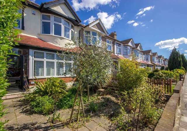  Image of 3 Bedroom Terraced for sale at Beckenham, BR3 3DB