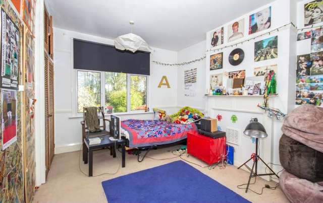  Image of 3 Bedroom Terraced for sale at Beckenham, BR3 3DB