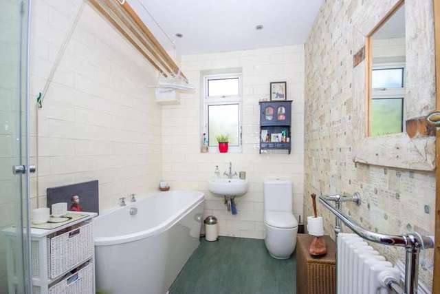  Image of 3 Bedroom Terraced for sale at Beckenham, BR3 3DB