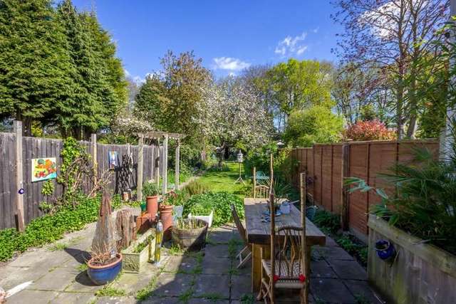  Image of 3 Bedroom Terraced for sale at Beckenham, BR3 3DB