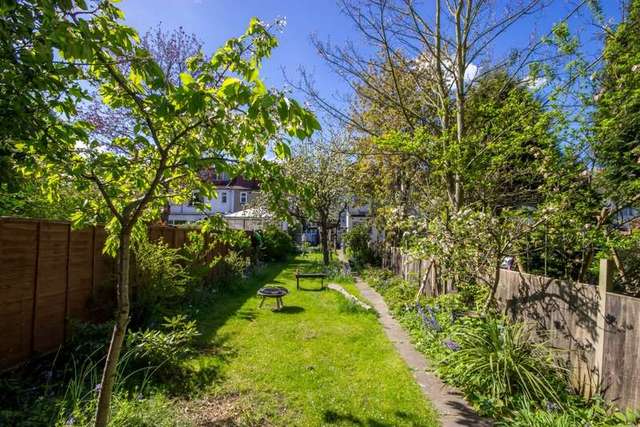  Image of 3 Bedroom Terraced for sale at Beckenham, BR3 3DB
