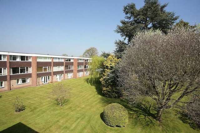  Image of 3 Bedroom Town House for sale at Leamington Spa Warwickshire, CV32 6HH