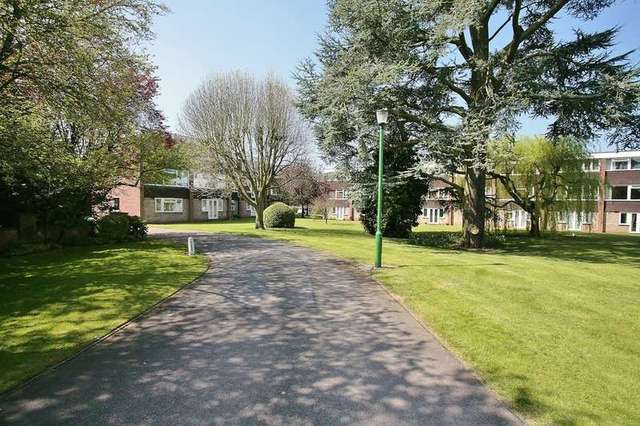  Image of 3 Bedroom Town House for sale at Leamington Spa Warwickshire, CV32 6HH