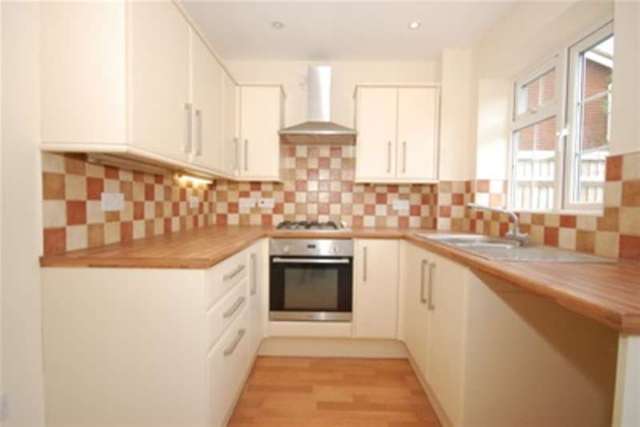  Image of 2 Bedroom Terraced to rent at Uckfield, TN22 1TN