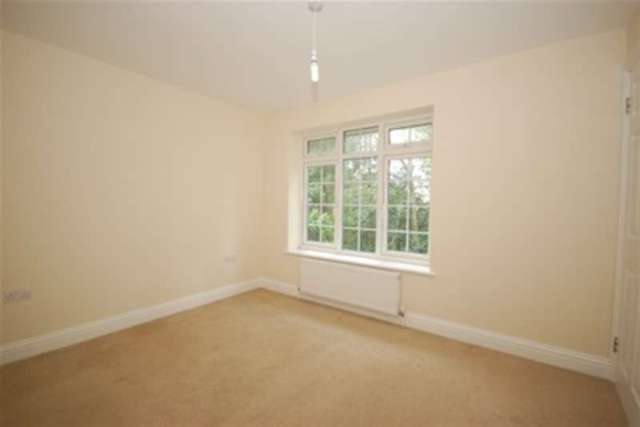  Image of 2 Bedroom Terraced to rent at Uckfield, TN22 1TN