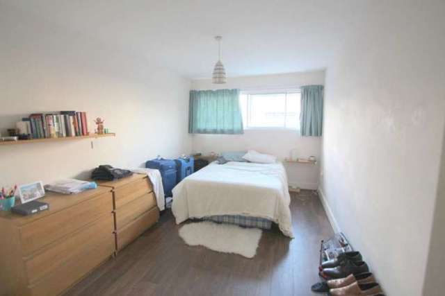  Image of 1 Bedroom Flat to rent at Queenstown Road Chelsea Bridge Wharf London, SW8 4NJ