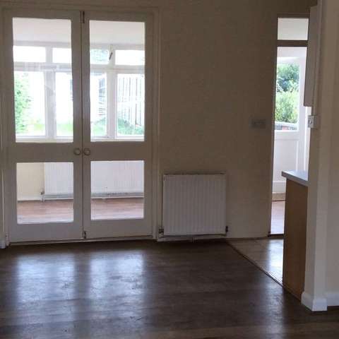  Image of 3 Bedroom Property to rent at Windsor Road  Enfield, EN3 6RF