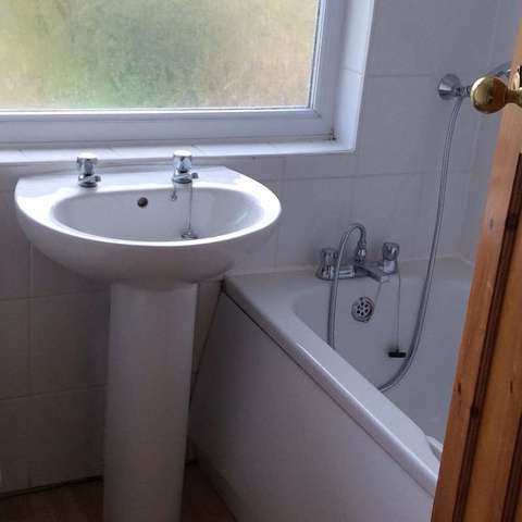 Image of 3 Bedroom Property to rent at Windsor Road  Enfield, EN3 6RF
