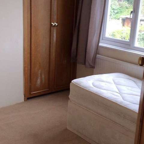  Image of 3 Bedroom Property to rent at Windsor Road  Enfield, EN3 6RF