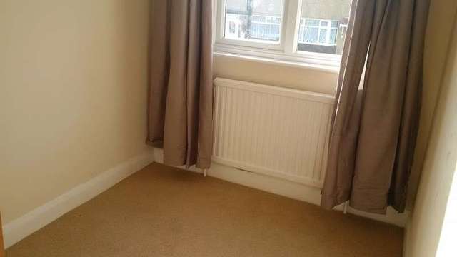 Image of 3 Bedroom Property to rent at Windsor Road  Enfield, EN3 6RF