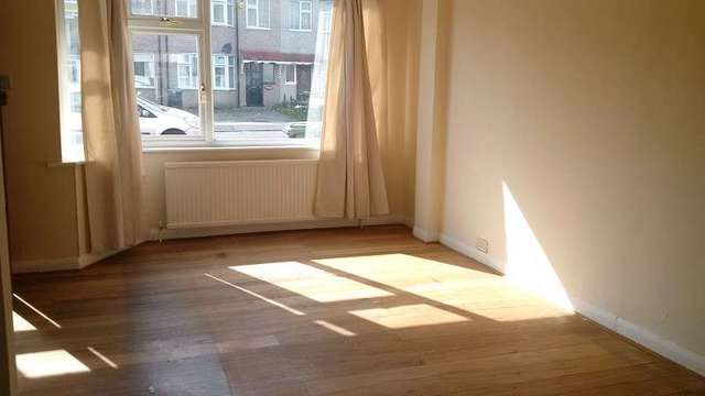  Image of 3 Bedroom Property to rent at Windsor Road  Enfield, EN3 6RF