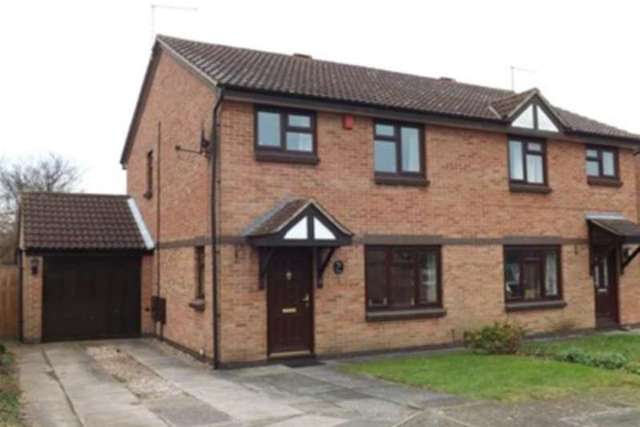  Image of 3 Bedroom Detached to rent at Nottingham, NG2 7NY