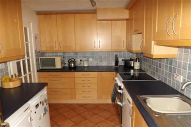  Image of 3 Bedroom Detached to rent at Nottingham, NG2 7NY