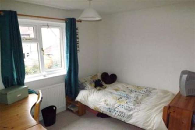  Image of 3 Bedroom Detached to rent at Nottingham, NG2 7NY