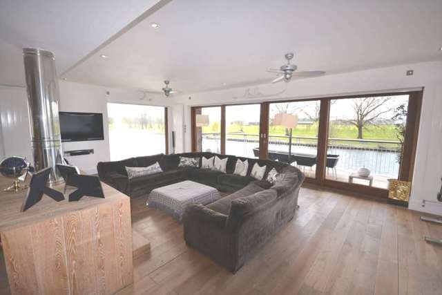 Image of 3 Bedroom Detached for sale at The Warren Caversham Reading, RG4 7TH