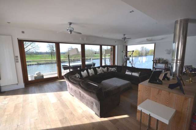  Image of 3 Bedroom Detached for sale at The Warren Caversham Reading, RG4 7TH