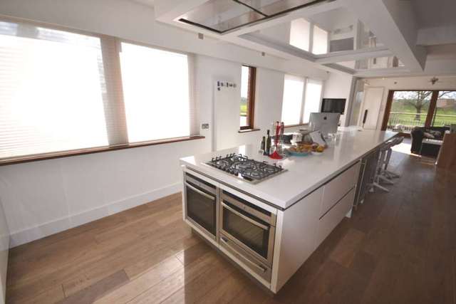  Image of 3 Bedroom Detached for sale at The Warren Caversham Reading, RG4 7TH