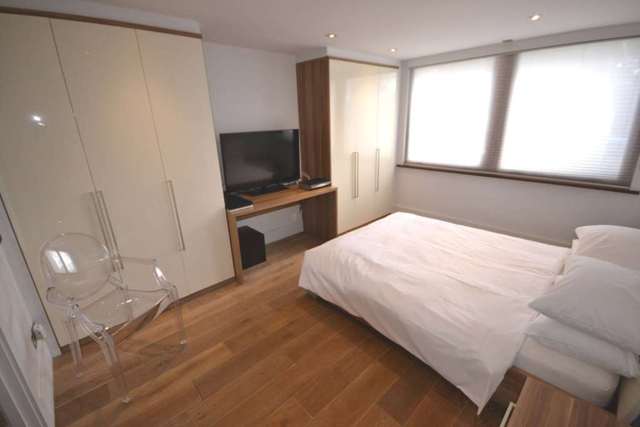  Image of 3 Bedroom Detached for sale at The Warren Caversham Reading, RG4 7TH