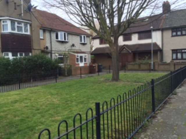  Image of 2 Bedroom Flat to rent at Blake Avenue  Barking, IG11 9SD