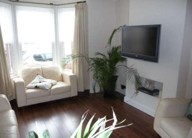 Image of 2 Bedroom End of Terrace to rent at Blanmerle Road  London, SE9 2EA