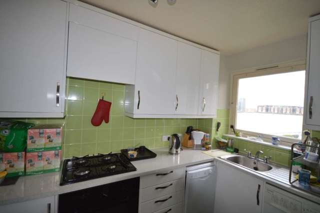  Image of 1 Bedroom Apartment to rent at Felstead Garden Island Gardens London, E14 3BS