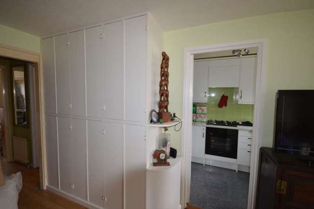  Image of 1 Bedroom Apartment to rent at Felstead Garden Island Gardens London, E14 3BS