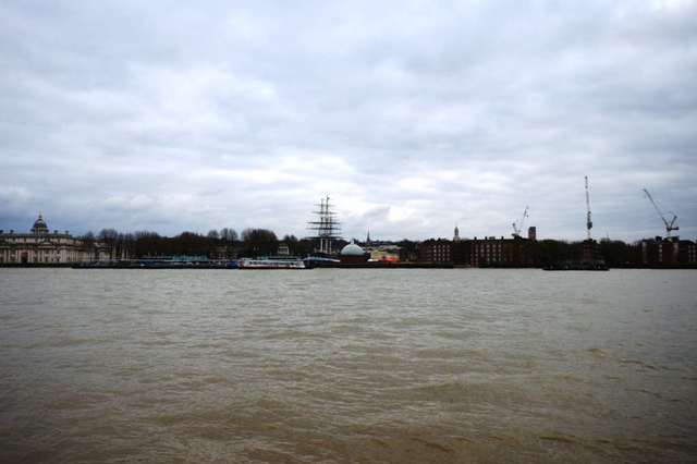  Image of 1 Bedroom Apartment to rent at Felstead Garden Island Gardens London, E14 3BS