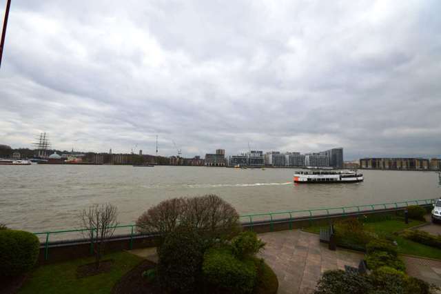  Image of 1 Bedroom Apartment to rent at Felstead Garden Island Gardens London, E14 3BS