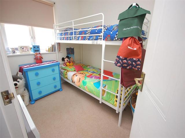  Image of 2 Bedroom Flat to rent at Gilmerton Edinburgh Edinburgh, EH17 8PE