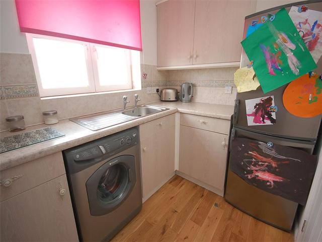  Image of 2 Bedroom Flat to rent at Gilmerton Edinburgh Edinburgh, EH17 8PE
