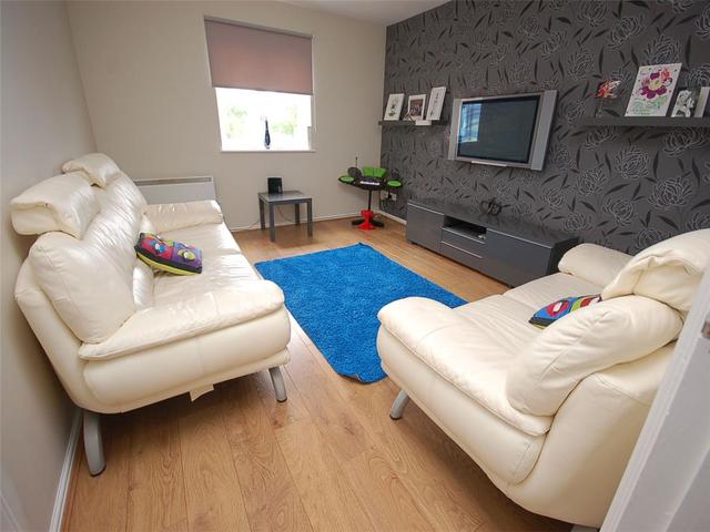  Image of 2 Bedroom Flat to rent at Gilmerton Edinburgh Edinburgh, EH17 8PE