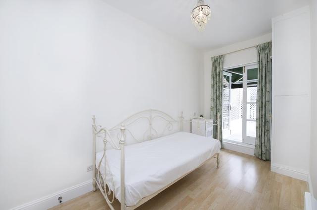  Image of 2 Bedroom Flat to rent at Lexham Gardens  London, W8 5JE