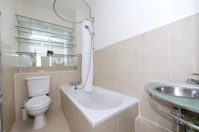  Image of 2 Bedroom Flat to rent at Lexham Gardens  London, W8 5JE
