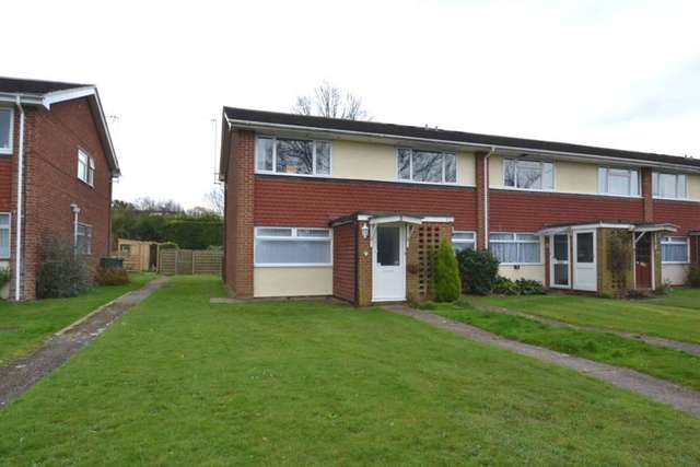 Image of 2 Bedroom Maisonette to rent at Moat Court  Ashtead, KT21 2BL
