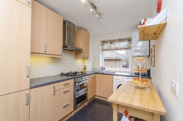  Image of 2 Bedroom Flat for sale at Mount Avenue Array Hanger Lane, W5 1QA