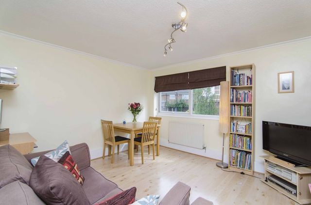  Image of 2 Bedroom Flat for sale at Mount Avenue Array Hanger Lane, W5 1QA