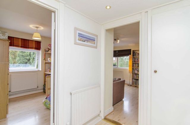  Image of 2 Bedroom Flat for sale at Mount Avenue Array Hanger Lane, W5 1QA