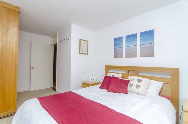  Image of 2 Bedroom Flat for sale at Mount Avenue Array Hanger Lane, W5 1QA