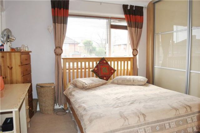  Image of 3 Bedroom Terraced for sale at Surrey, SM5 1EY