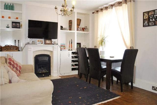  Image of 3 Bedroom Terraced for sale at Surrey, SM5 1EY