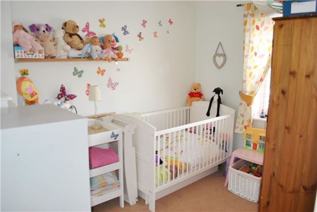  Image of 3 Bedroom Terraced for sale at Surrey, SM5 1EY