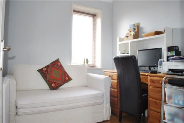  Image of 3 Bedroom Terraced for sale at Surrey, SM5 1EY