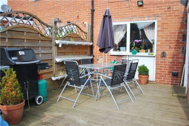  Image of 3 Bedroom Terraced for sale at Surrey, SM5 1EY