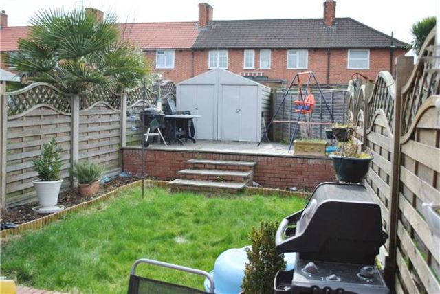  Image of 3 Bedroom Terraced for sale at Surrey, SM5 1EY