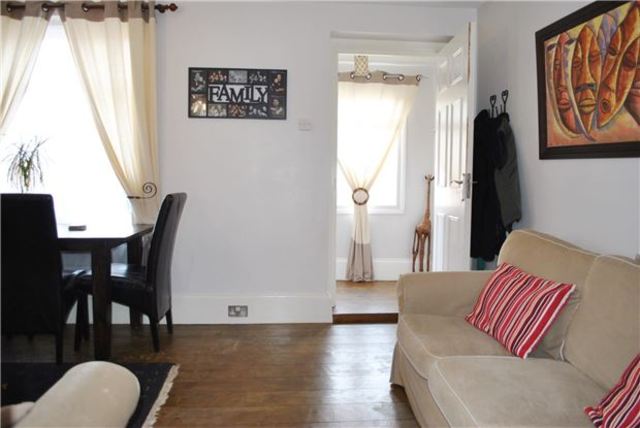  Image of 3 Bedroom Terraced for sale at Surrey, SM5 1EY