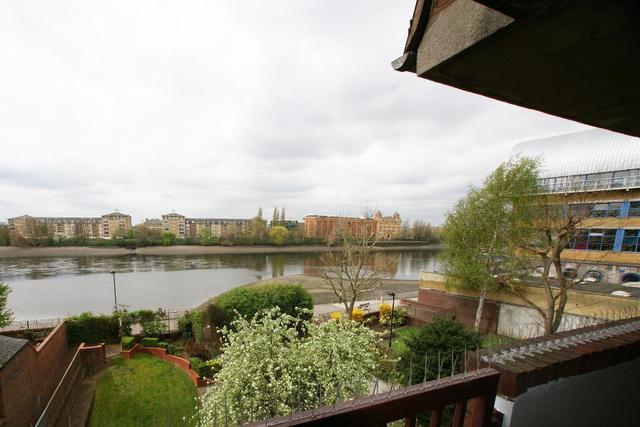  Image of 1 Bedroom Flat to rent at Hammersmith  London, W6 9HJ