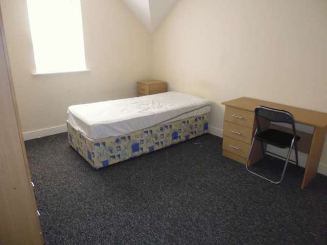  Image of 6 Bedroom Detached for sale at Reads Avenue  Blackpool, FY1 4DG