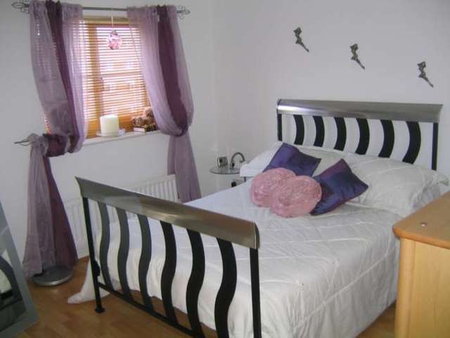  Image of 3 Bedroom Town House to rent at Stern Close Barking Essex, IG11 0XW